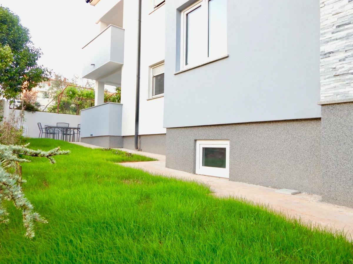 Apartments Mira Pula Exterior foto